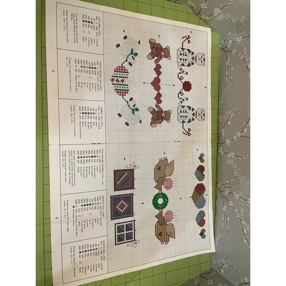 Cross Stitch Leaflet Lot Of 3 Dimensions & Leisure Arts More Sweaters Cow Belles - Picture 7 of 10